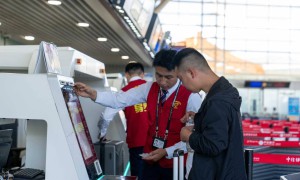 西藏已建成8座民用运输机场通达城市81个，雪域高原“空中通道”越织越密