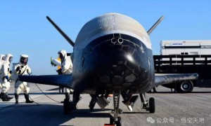 大蟒蛇头造型的美国太空军无人机太空飞行4百多天后成功降落地球