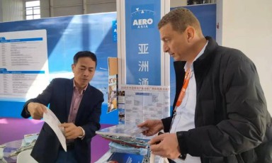 首创式中国低空产业地图在2025珠海航展举办的通航展上成功发布，广受中外欢迎